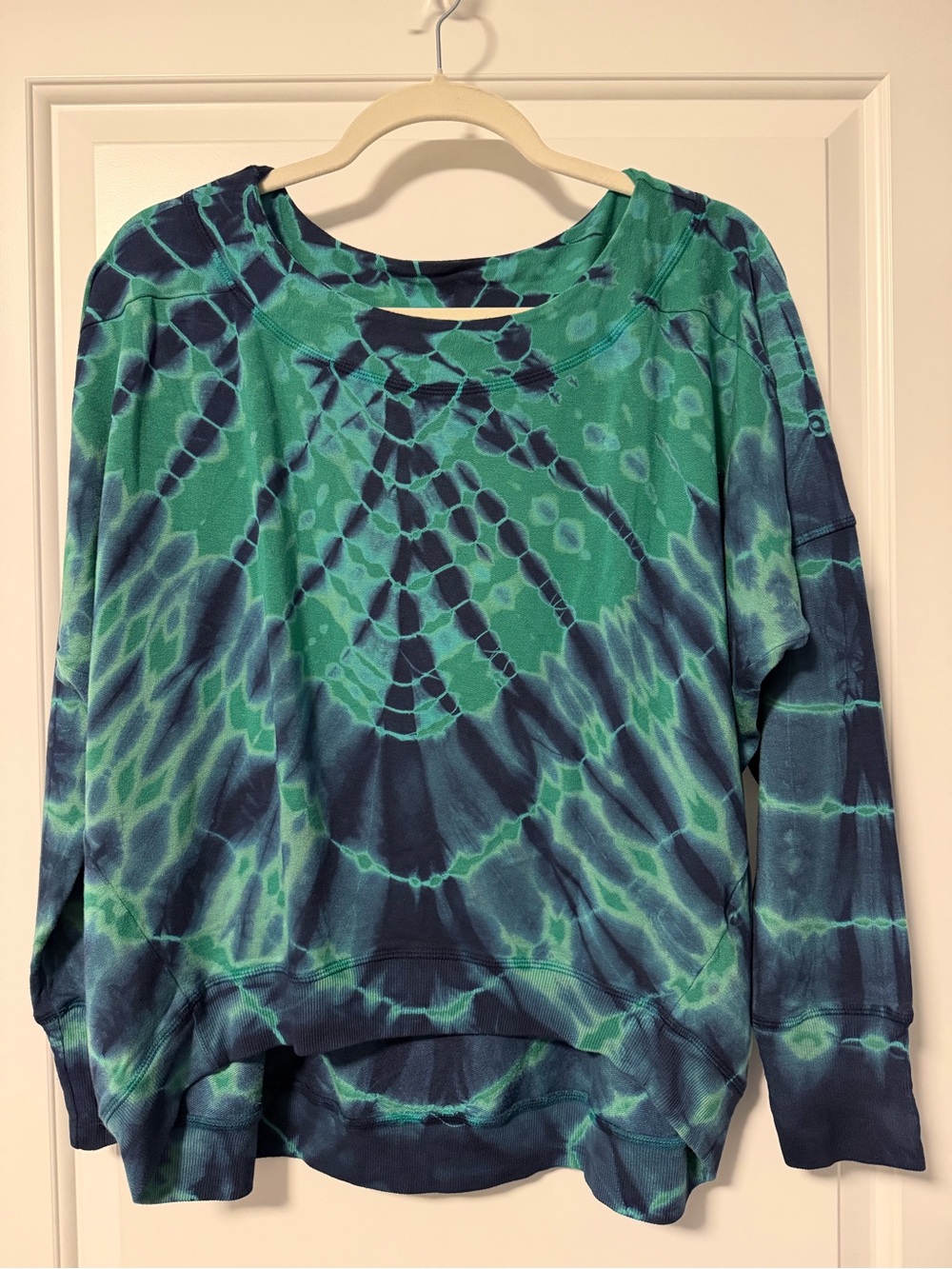 River & Sky: London Sweatshirt - Aura L BNNU
